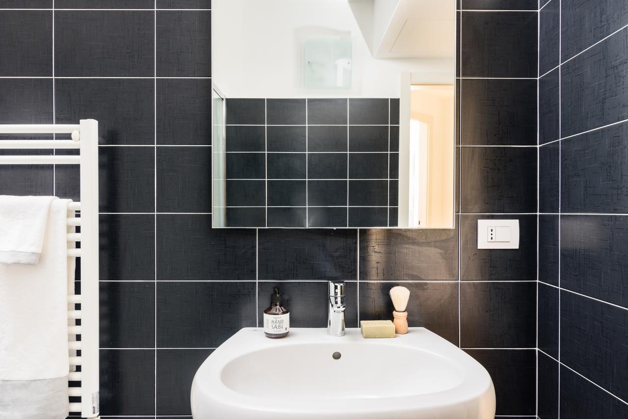 Joivy Sunny 1-Bed Flat With Balcony Lägenhet Milano Exteriör bild
