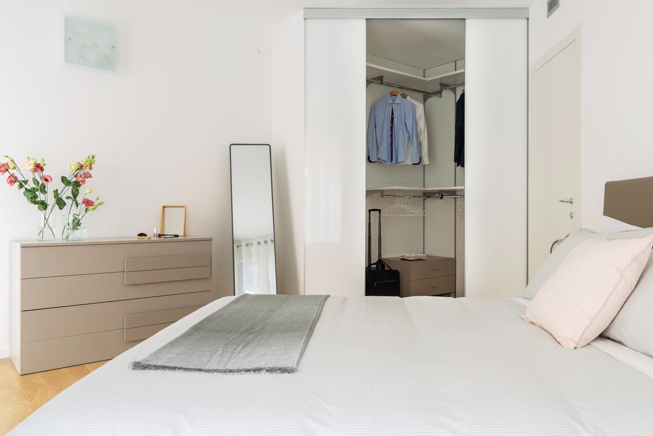 Joivy Sunny 1-Bed Flat With Balcony Lägenhet Milano Exteriör bild