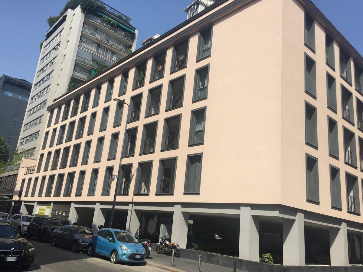 Joivy Sunny 1-Bed Flat With Balcony Lägenhet Milano Exteriör bild