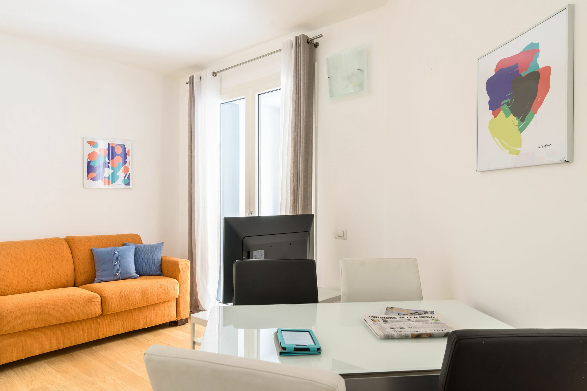 Joivy Sunny 1-Bed Flat With Balcony Lägenhet Milano Exteriör bild