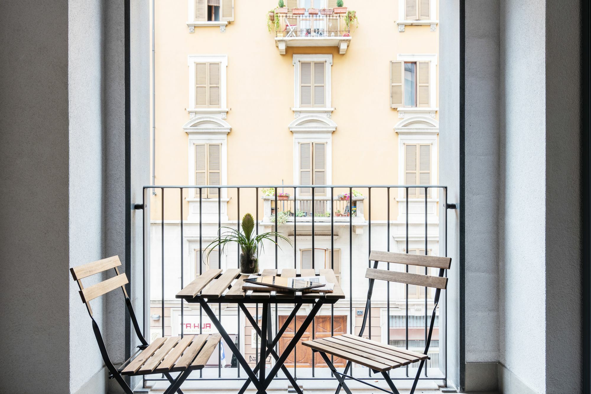 Joivy Sunny 1-Bed Flat With Balcony Lägenhet Milano Exteriör bild